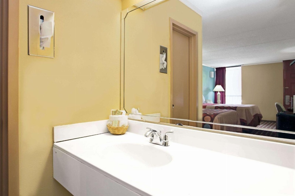 Super 8 by Wyndham Raleigh Downtown South